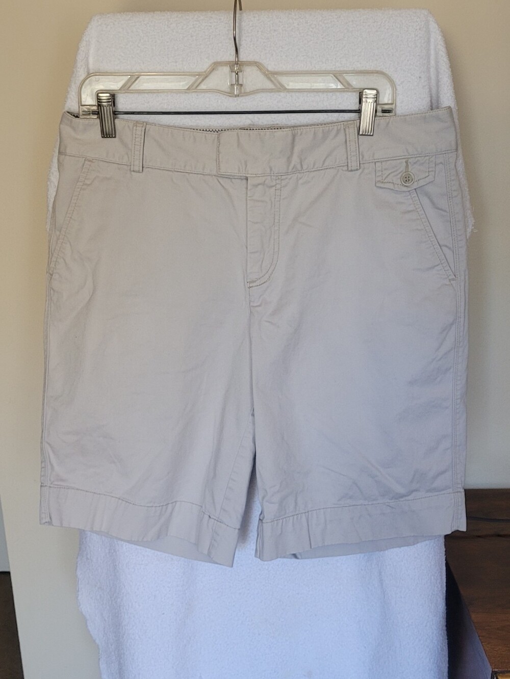 Dockers Shorts Womens 14 Chino Pockets Size 14 – Excellent Condition, (Bin 2)
